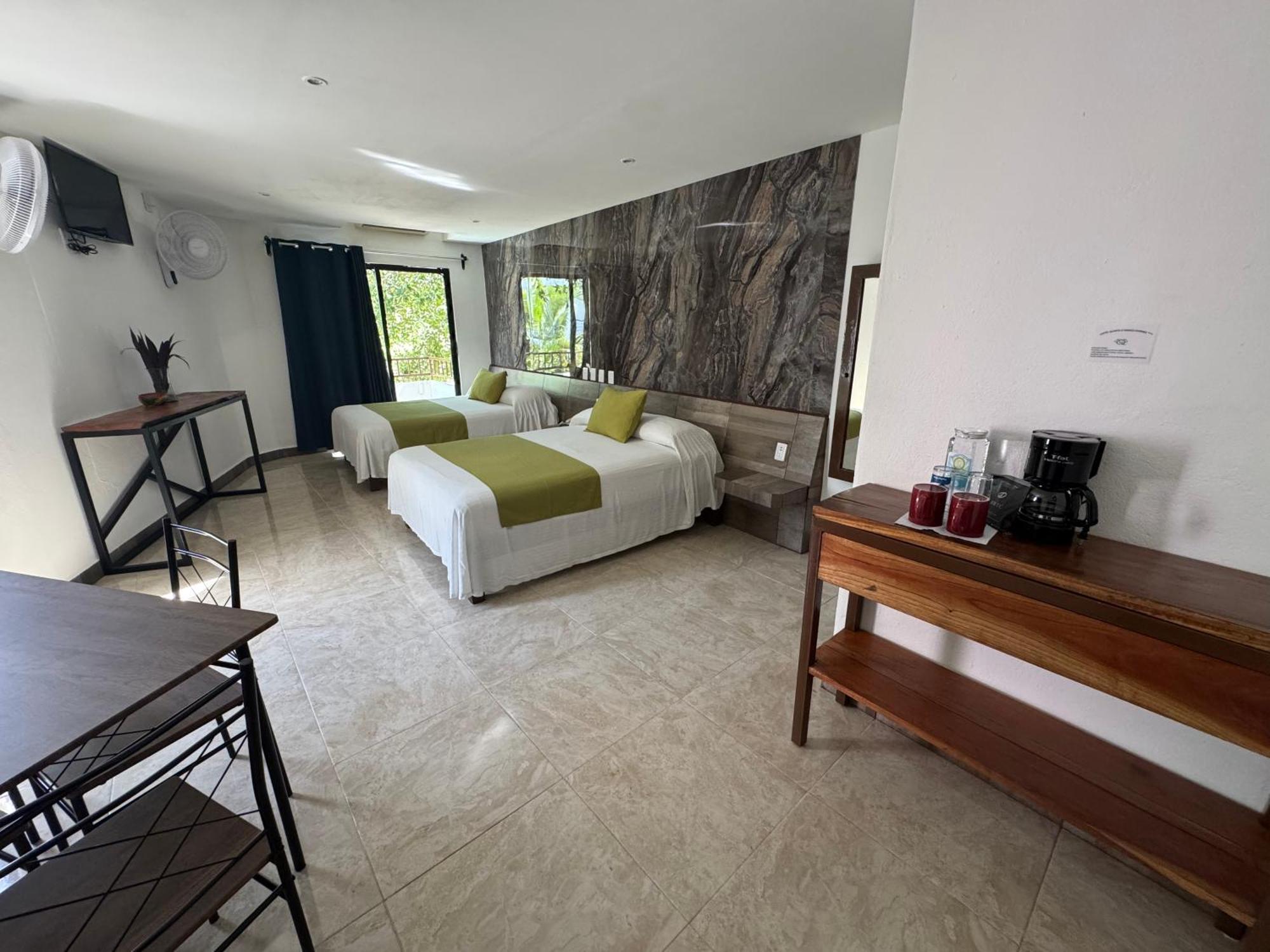 Hotel D Marco Exxpres ปาเลงเก ภายนอก รูปภาพ